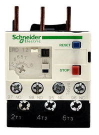 シュナイダー TeSys LRD産業用制御リレーは、コンタクタの下に直接取り付けられます。